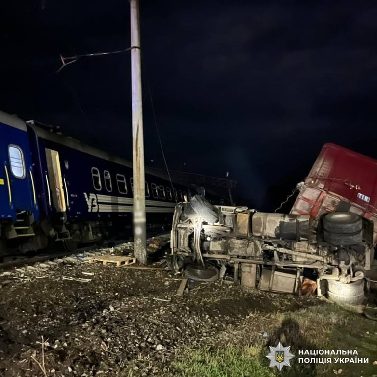 Поїзд і вантажівка зіткнулись на Харківщині 2 квітня
