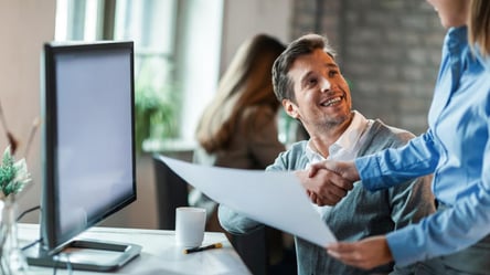 Зарплати 2026 — кому передбачені надбавки за вислугу років - 290x166