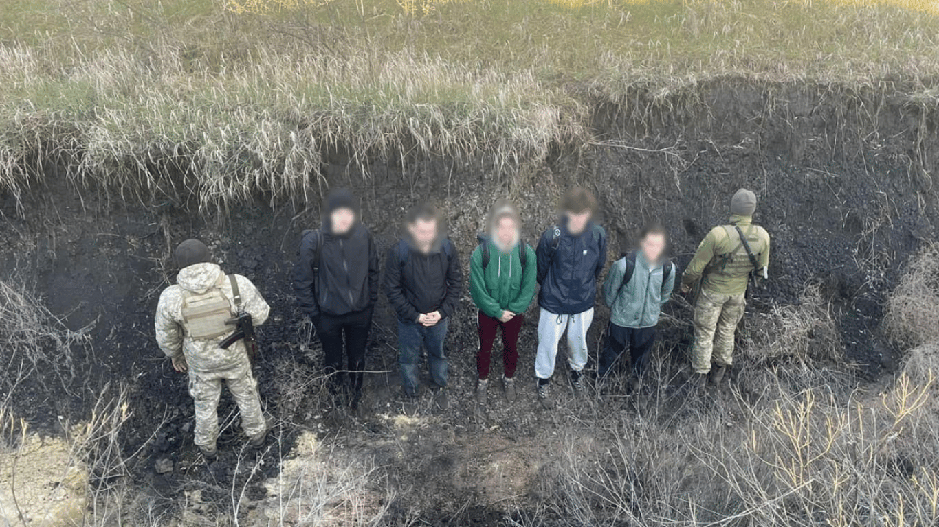 Не добежали до Молдовы из-за противотанкового рва — в Одесской области задержали уклонистов