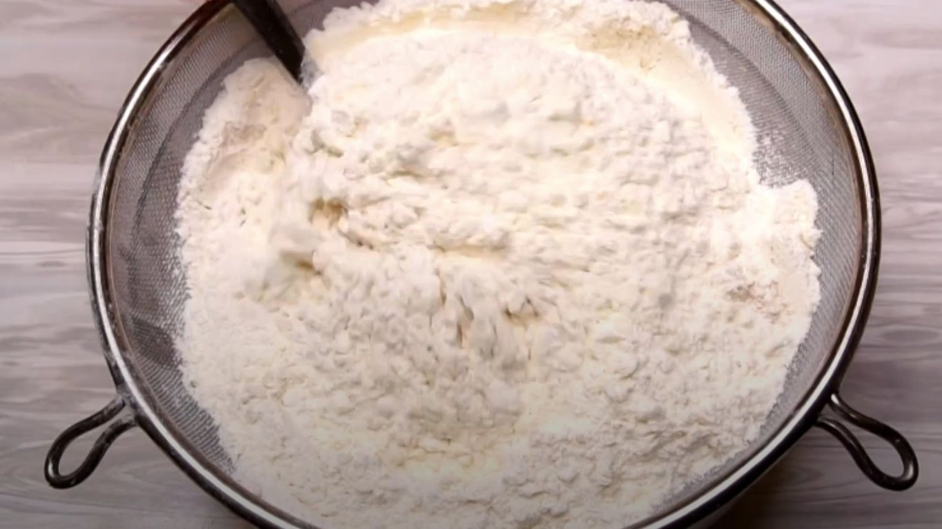 смачні пухкі пиріжки з начинкою на пательні