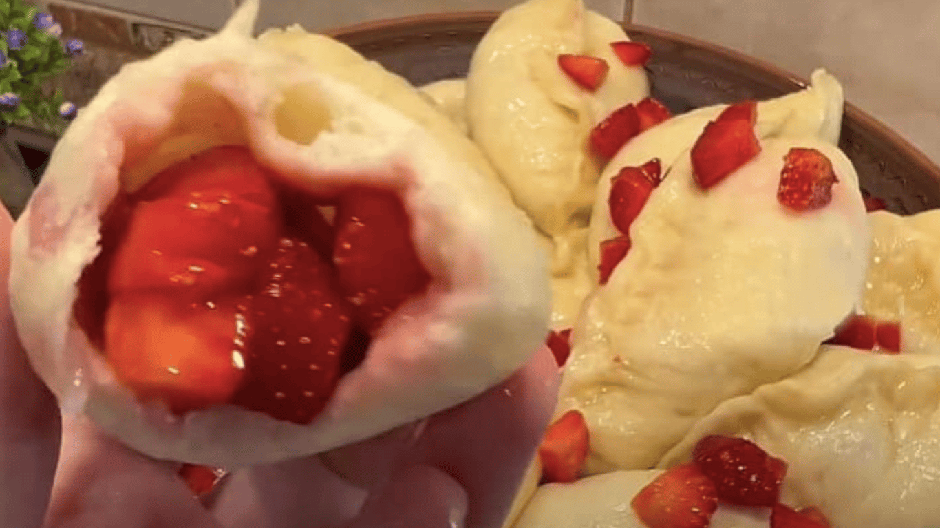 смачний рецепт вареників на пару з полуницею