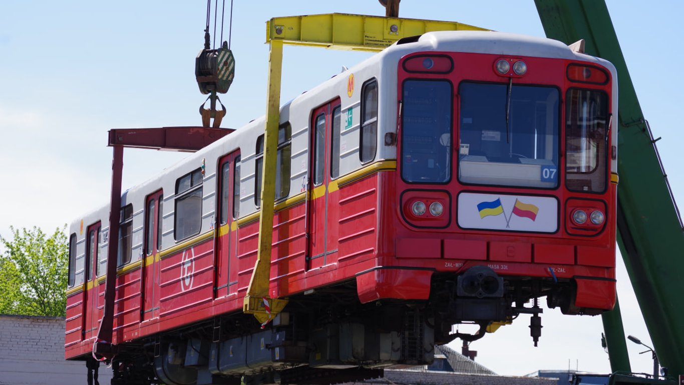 Київське метро отримало ще 12 вагонів від Варшави: який вигляд мають поїзди