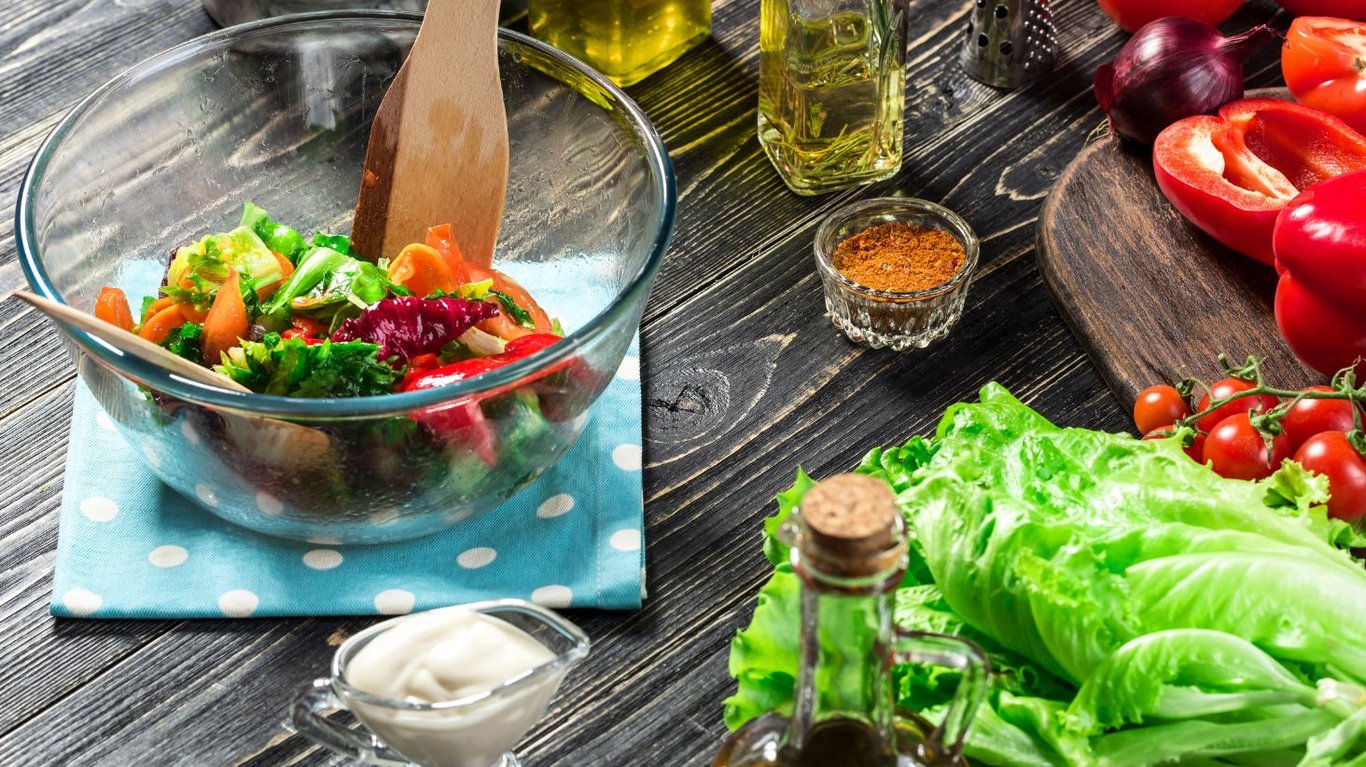 полезно ли подсолнечное масло для заправки салатов