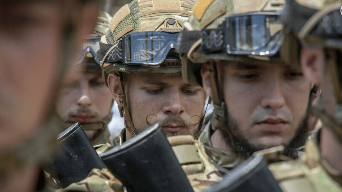 В "Азов" назвали цивільну професію, що має попит на війні