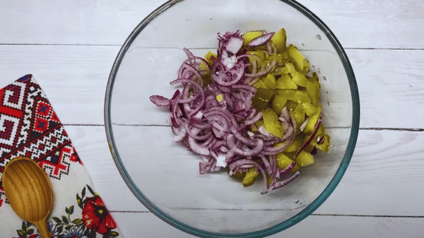 салат з квашеною капустою