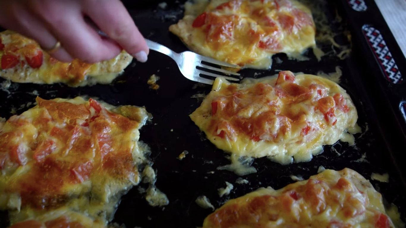 рецепт, як смачно приготувати куряче філе у духовці