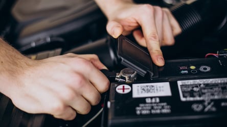 Как заменить аккумулятор, чтобы не повредить авто - 285x160