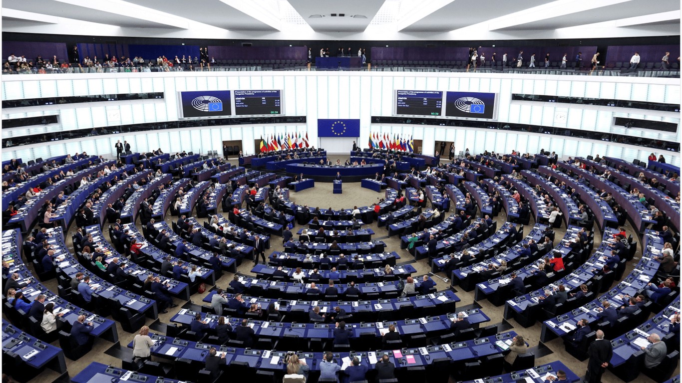 The European Parliament approves a 35 billion euros loan to Ukraine