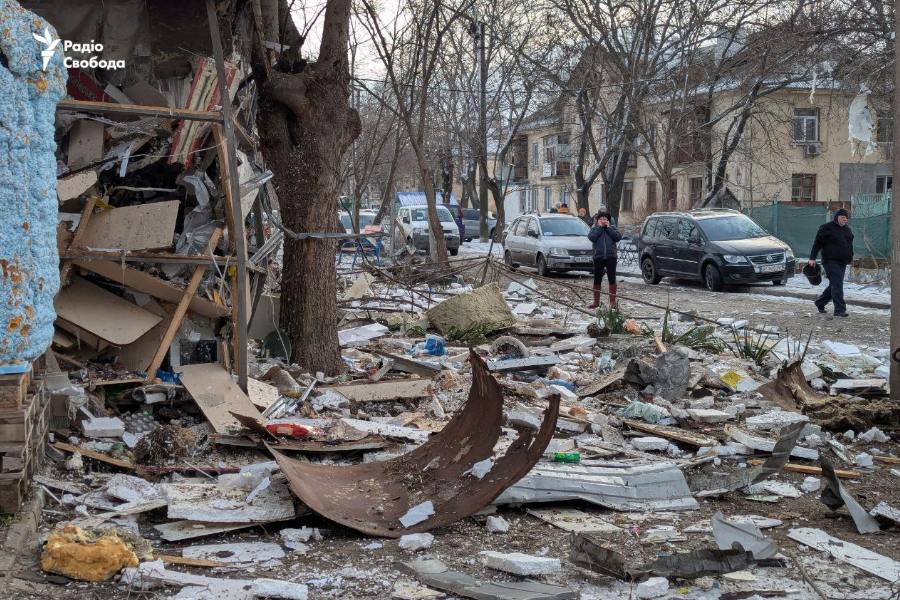 У Миколаєві дрон вибухнув на дитячому майданчику — фото наслідків - фото 2