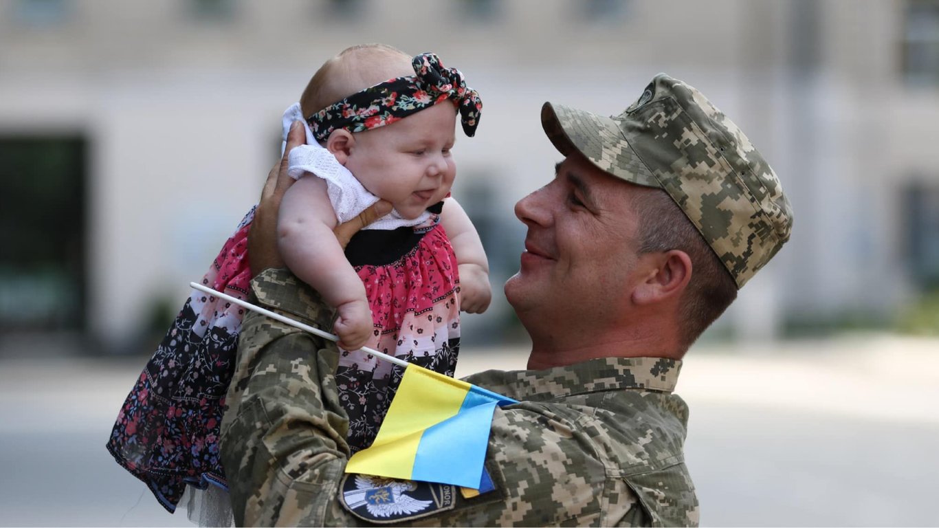 День отца 2023 — когда украинцы будут отмечать и что нужно знать о празднике