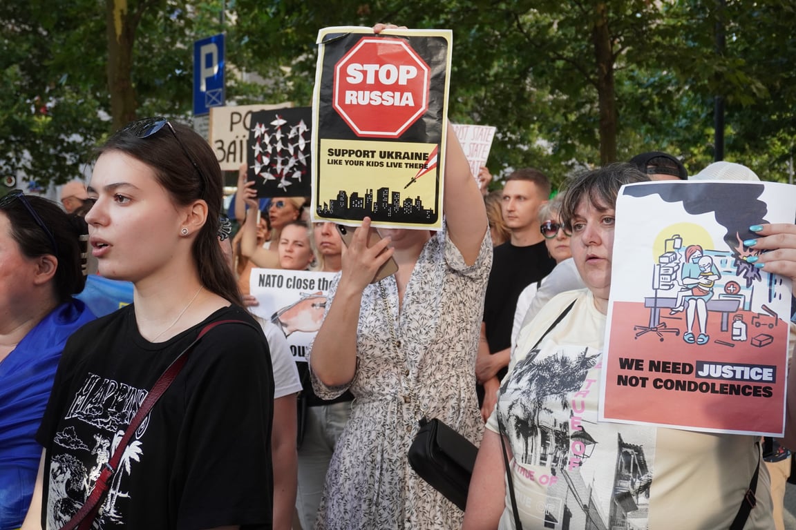 У Варшаві пройшла акція протесту проти російської агресії біля дитячої лікарні - фото 12