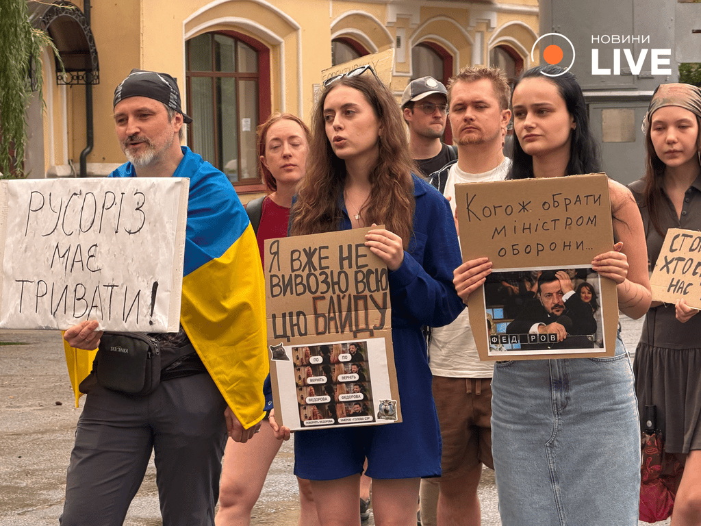 Попри дощ та тривоги: українці знову мітингували проти відставки Федорова - фото 5