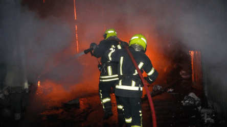 Нічна атака на Одесу — від атаки дронів виникла масштабна пожежа - 285x160