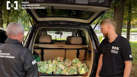 В багажнику бухгалтера компанії, яка постачала продукти в Міноборони, знайшли понад 4,7 млн євро - 290x166