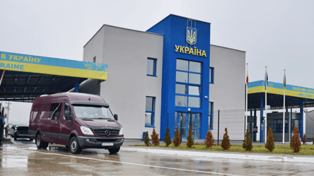 Десятки авто в черзі на кордоні — які КПП перевантажені сьогодні - 290x160