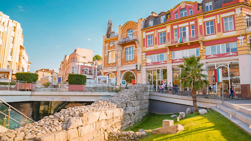 Маловідоме місто в Європі із дешевим спа, де + 19°C в квітні - фото 1