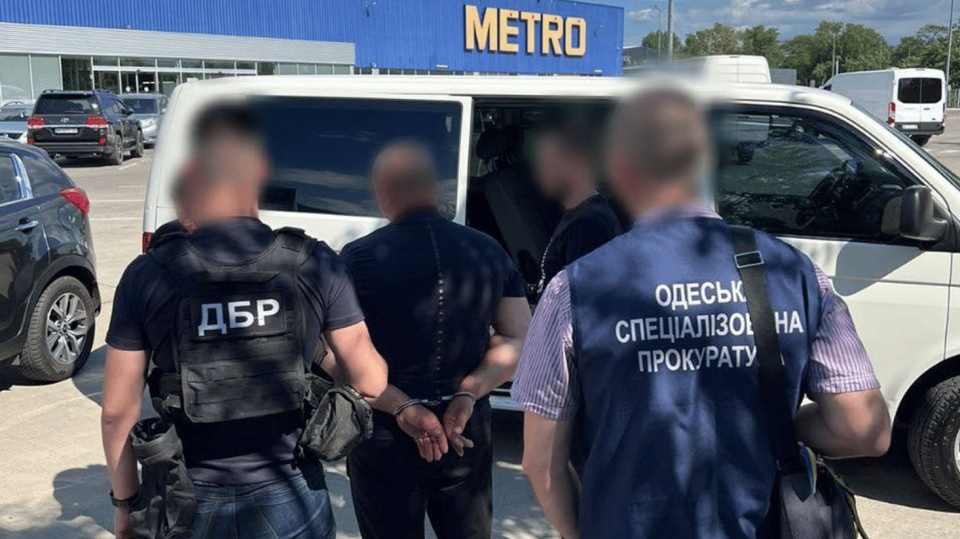 Сержанта військової частини Одещини викрили на хабарі
