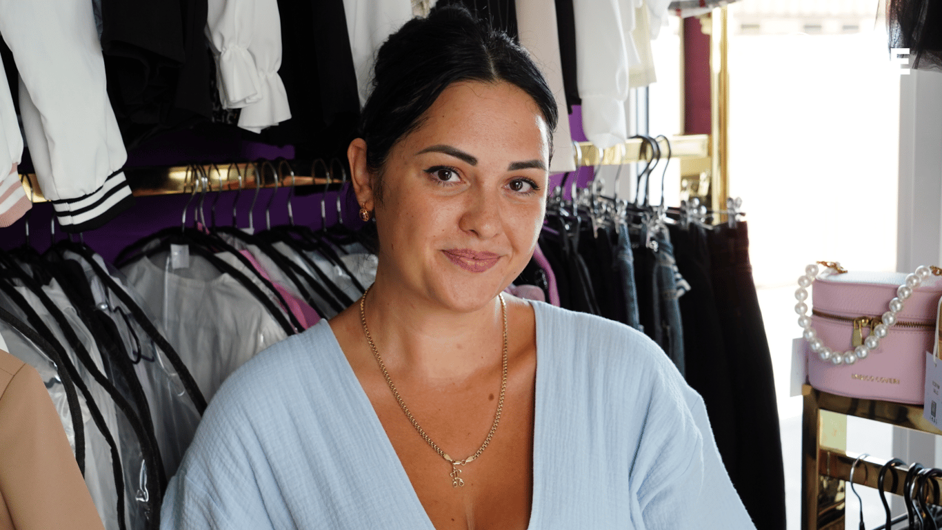 Продавец одежды Кристина. Фото: Новини.LIVE 