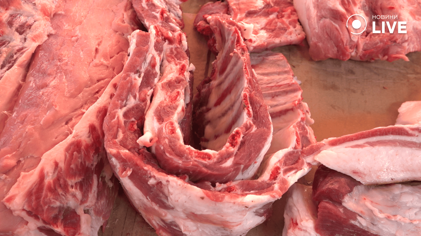 Ребра свинячі на базарі