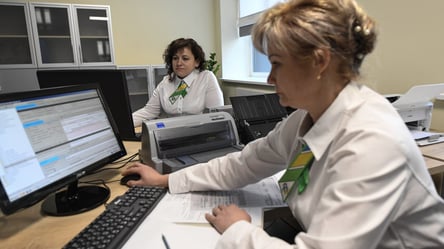 Довідка з місця роботи в Дії: посадовці отримають документ онлайн - 285x160