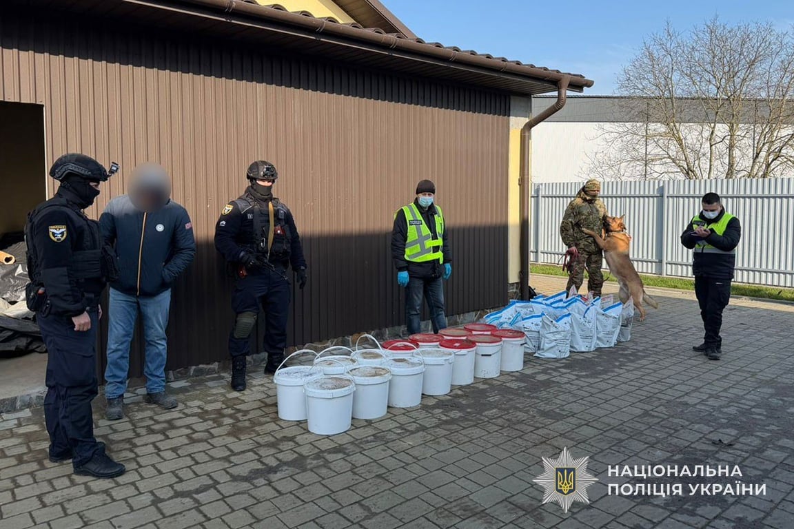 В Українрі розкрили масштабний наркобізнес з виготовлення та розповсюдження наркотиків