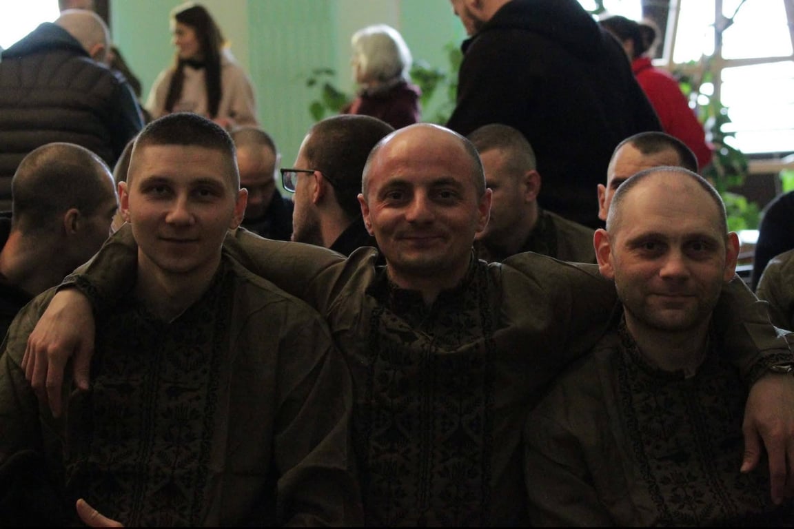 Звільнені із російського полону військові