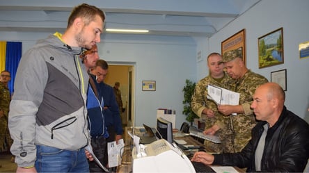 Можно ли в Украине забронировать военнообязанного после вручения повестки - 285x160