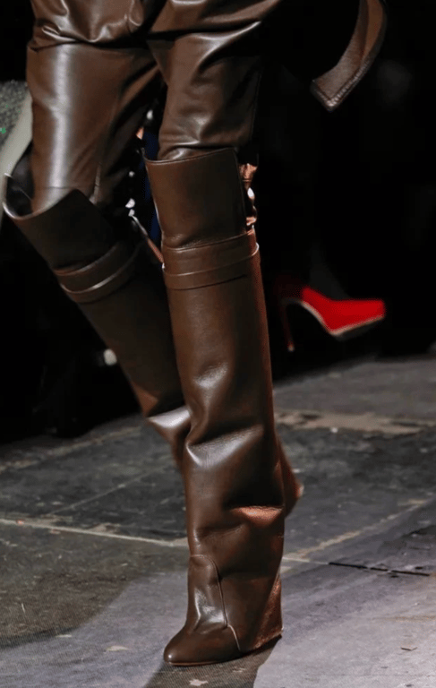 Старе взуття отримує нові варіації