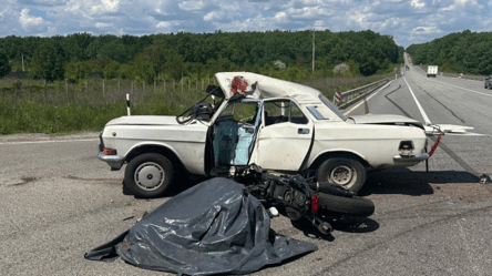 На Харківщині автомобіль зіштовхнувся з мотоциклом — є загиблі - 290x166