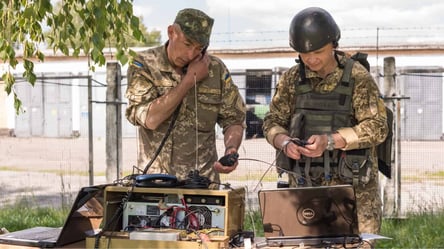 Для зв'язківців є вакансія в бригаді "Азов" — вимоги та зарплатня - 290x160