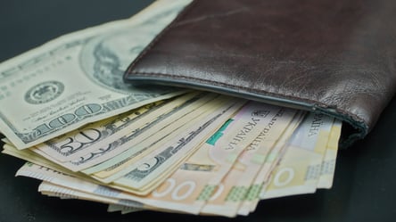 Нові оклади держслужбовців: як можуть зрости суми у 2027 році - 290x166