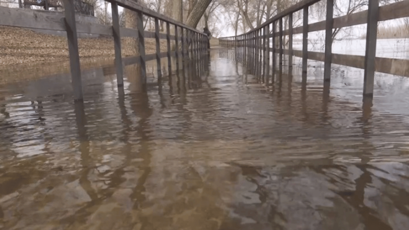 Киеву грозит наводнение — в КМВА показали кадры затопления столицы
