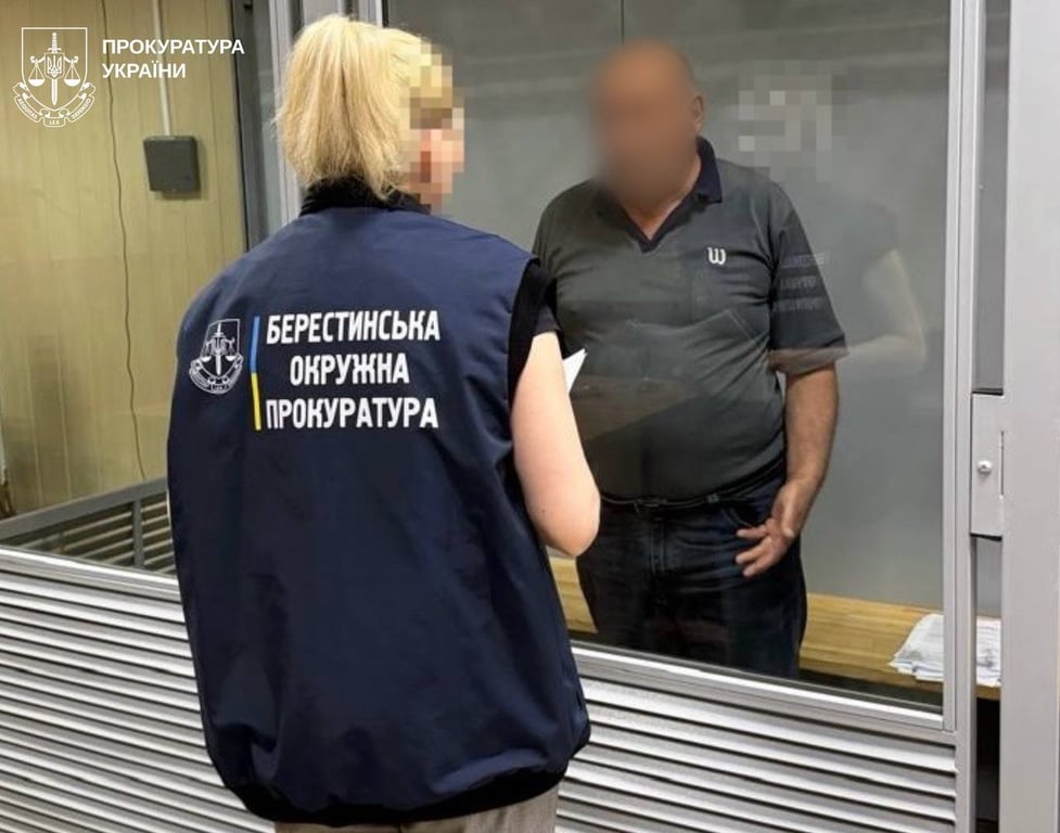 Чоловік у залі суду