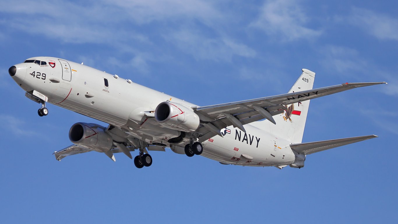 Самолет Boeing P-8A Poseidon над Черным морем сейчас, 18 июля