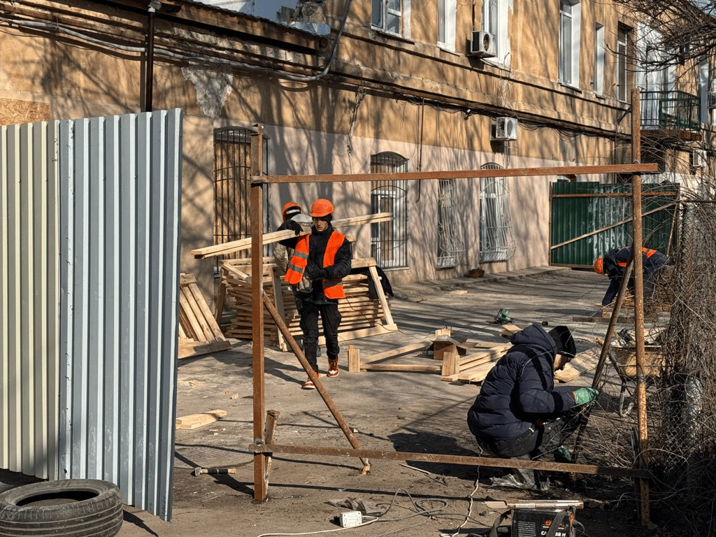 Ремонт будинку, постраждалого від обстрілу Одеси - фото 1