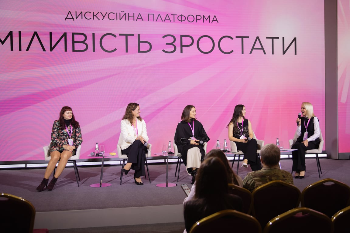 Учасники 10-го Українського Жіночого Конгресу в Києві