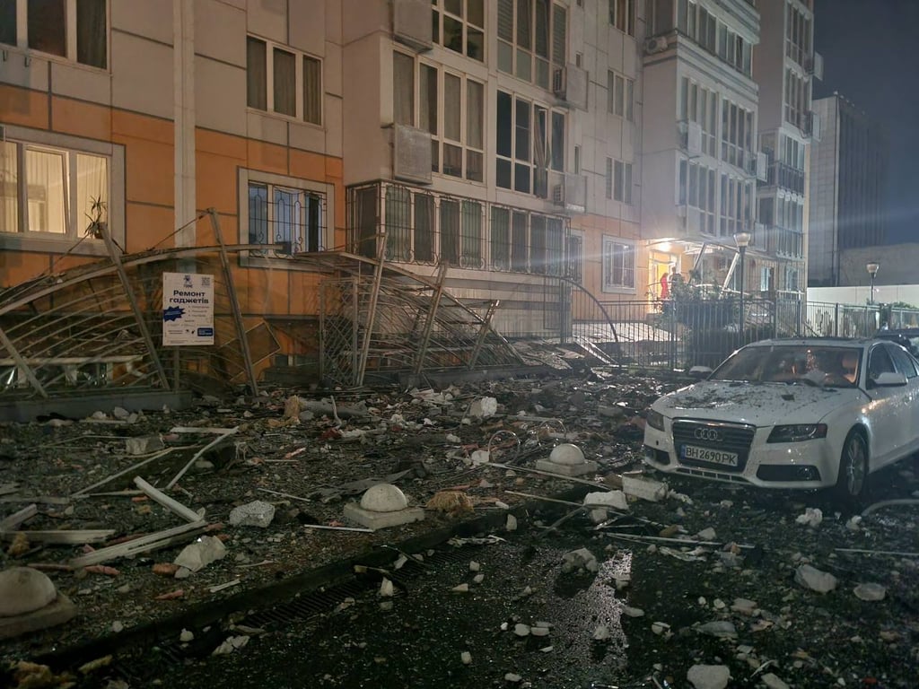 РФ вдарила дронами по Одесі — виникла пожежа та є постраждалі - фото 1