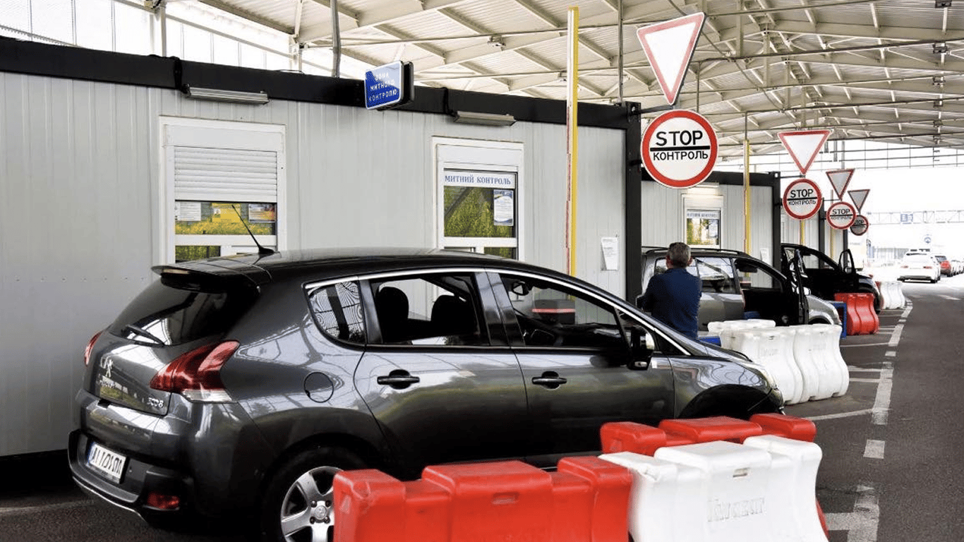 На границе коллапс: зафиксированы пробки на восьми КПП