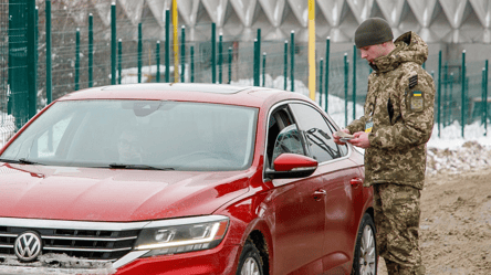 На трех КПП зафиксированы пробки — очереди на границе Украины - 285x160