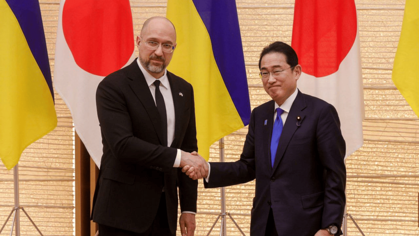 Украина и Япония подписали 56 документов о сотрудничестве и восстановлении