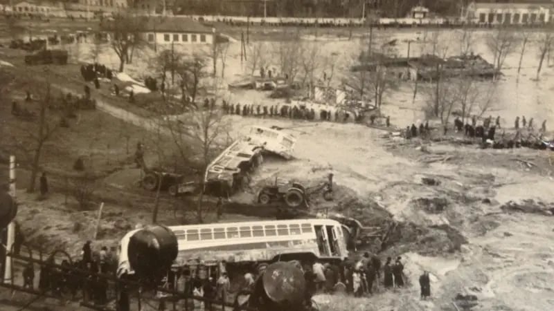 Куренівська трагедія 1961 року: потік грязі змітає трамвайний парк