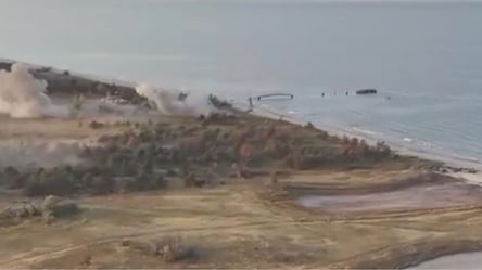 Украинский флаг развевается на Кинбурнской косе на Николаевщине - 328x184