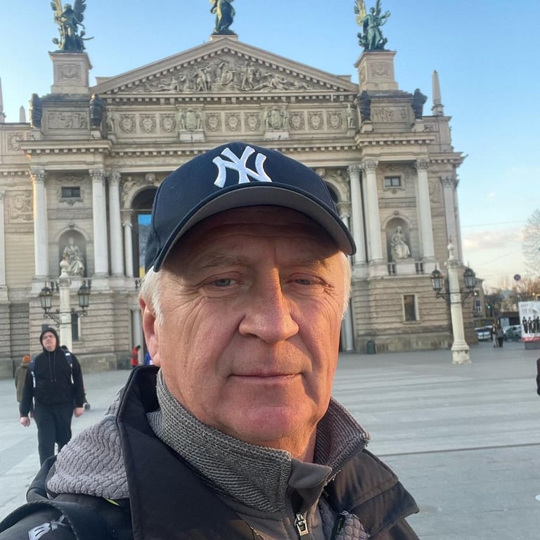 Продюсер допомагає Миколі Трубачу