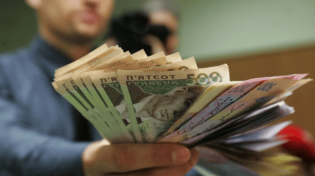 Некоторым украинцам значительно повысят зарплату — кого касается - 285x160