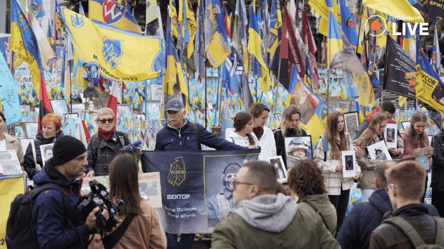 Kyiv commemorates fallen defenders on the Day of Defenders of Ukraine — photos - 285x160