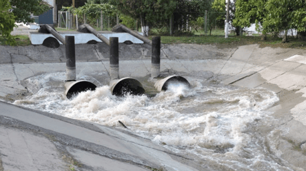 Рівень води став критичним: на Одещині наповнюють водосховище - 290x166