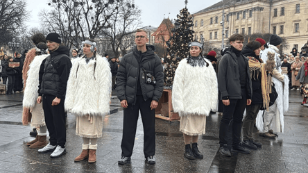Во Львове состоялся перформанс в поддержку пленных — видео - 290x160