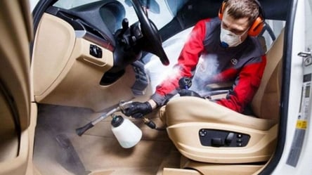 Названо 6 головних причин неприємних запахів в салоні авто: як їх позбутися - 285x160