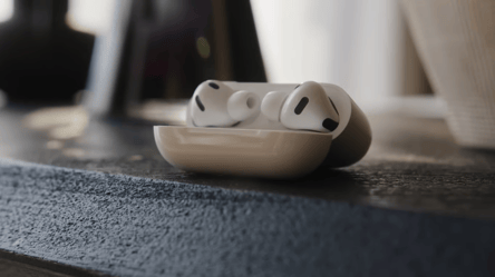 AirPods Pro 3 users report ear bleeding — photo - 285x160