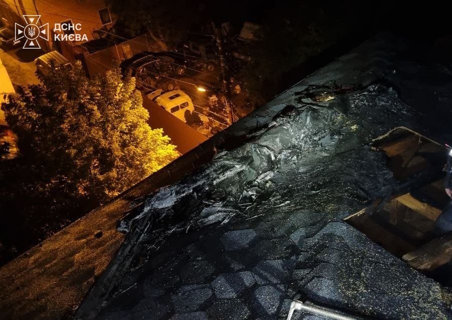 У Голосіївському районі спалахнула новобудова після російської атаки - фото 3